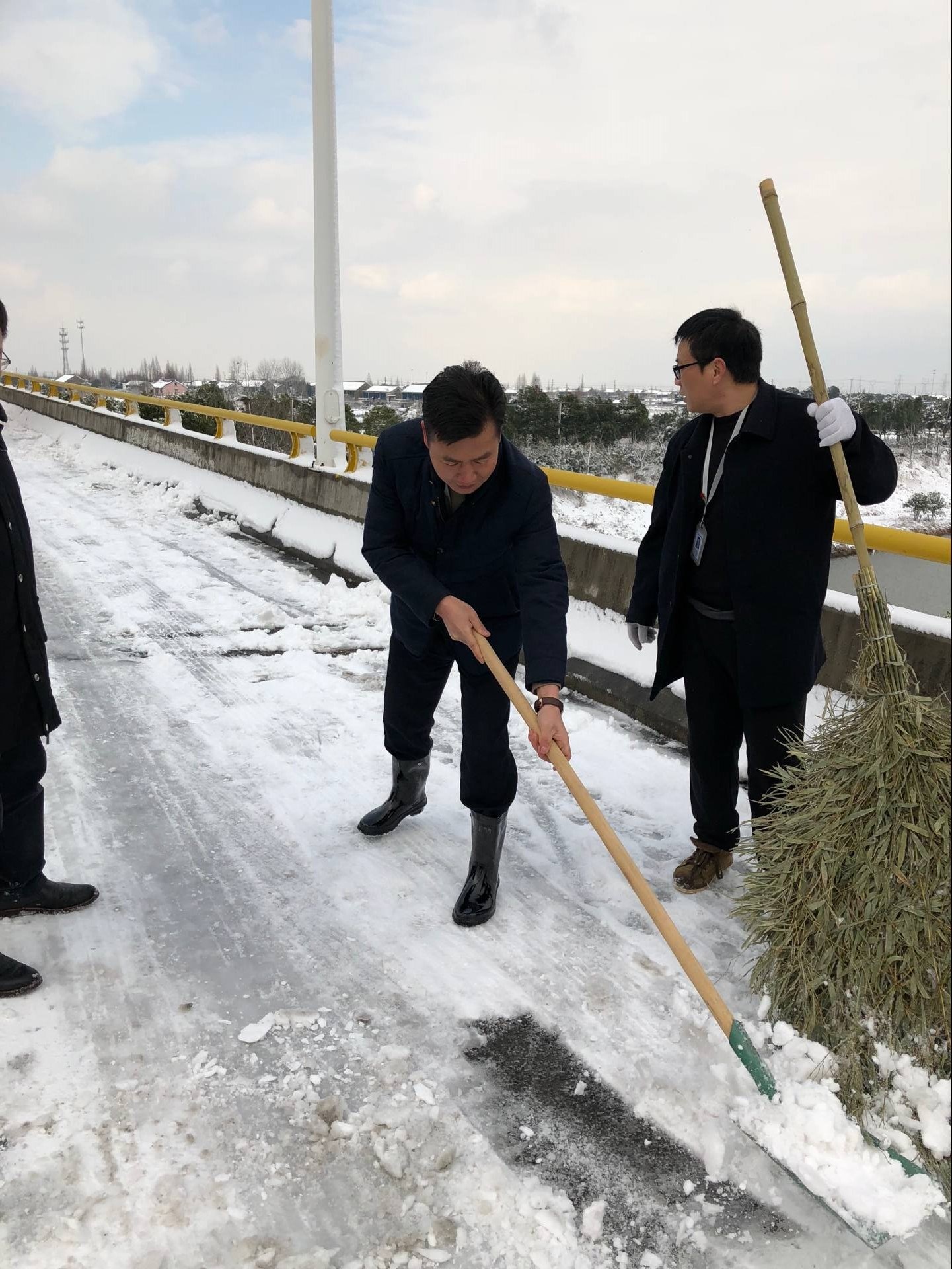 沈董除雪.jpg